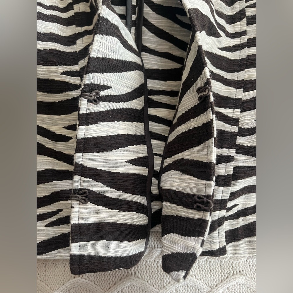 Chico's Black and White Zebra Blazer with Hook Closures Women’s Size Medium - Picture 10 of 11
